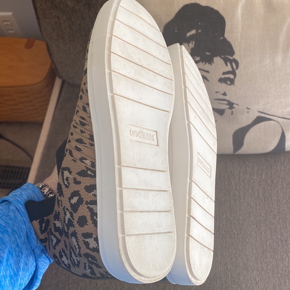 Cushionaire Wedge Mid Top Sneakers - Picture 4 of 7